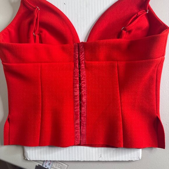 Princess Polly Sculpture Top sz 4 Red V-neckline Hook Eye Back Fastening Crop - Picture 6 of 9